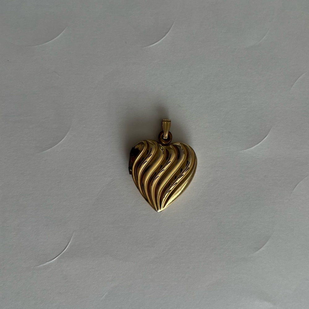Gold Swirl Heart Necklace